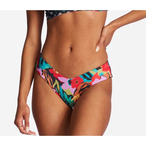 Billabong π΄ Floral Underwire Bikini Top | Reversible Fiji Bottoms - Picture 8 of 16